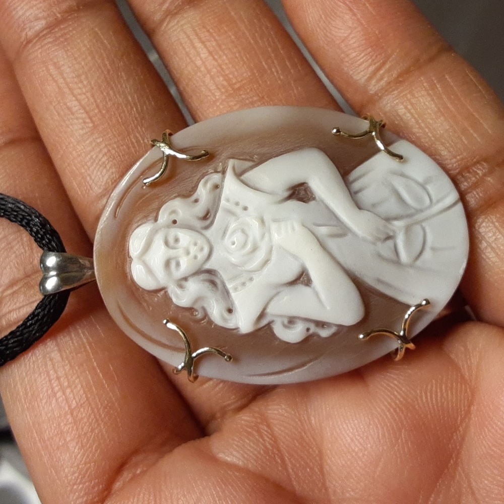 From Beauty and the Beast, Belle, Pin/Pendant. Hand Carved Cameo. ITALY. - Picture 13 of 13
